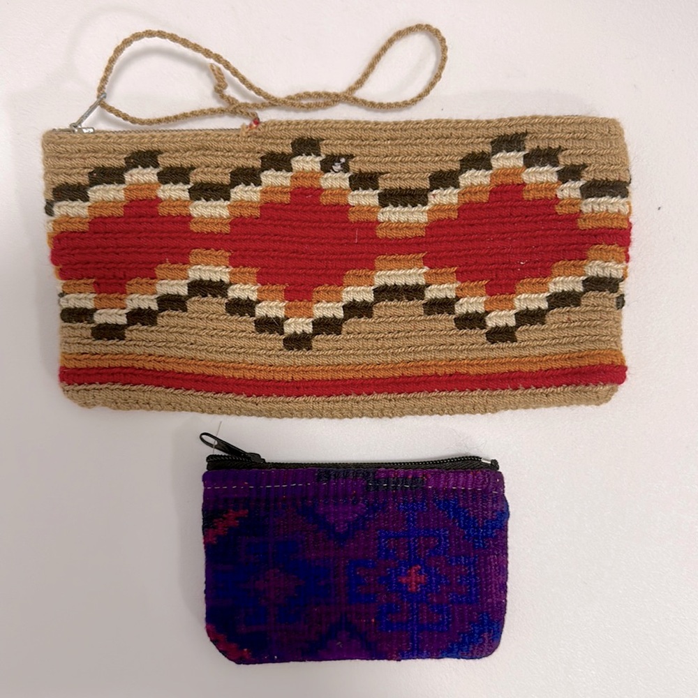 Handmade Colombian wallets with zippers